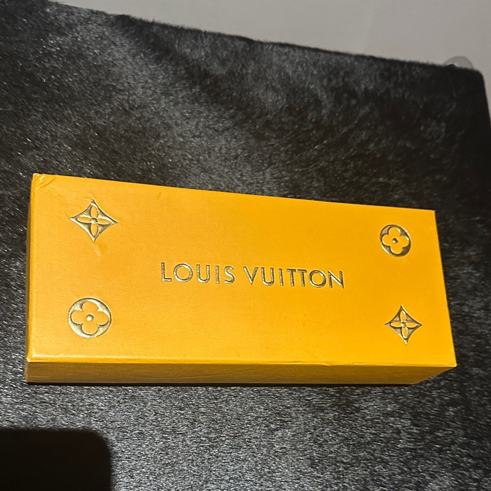 Affordable Fashion Finds Yellow Sunglasses Box